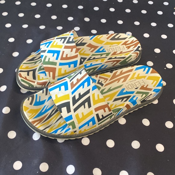 Men’s Fendi gently used slides - Picture 2 of 3